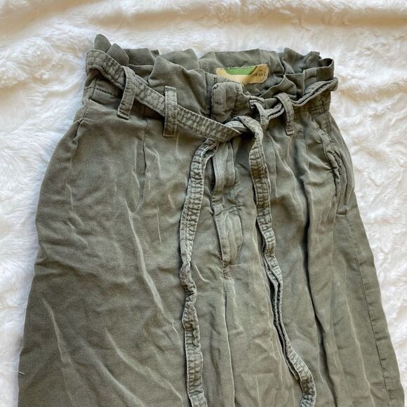 Anthropologie Green Paper Bag Pant- Women’s 2 - Picture 8 of 9